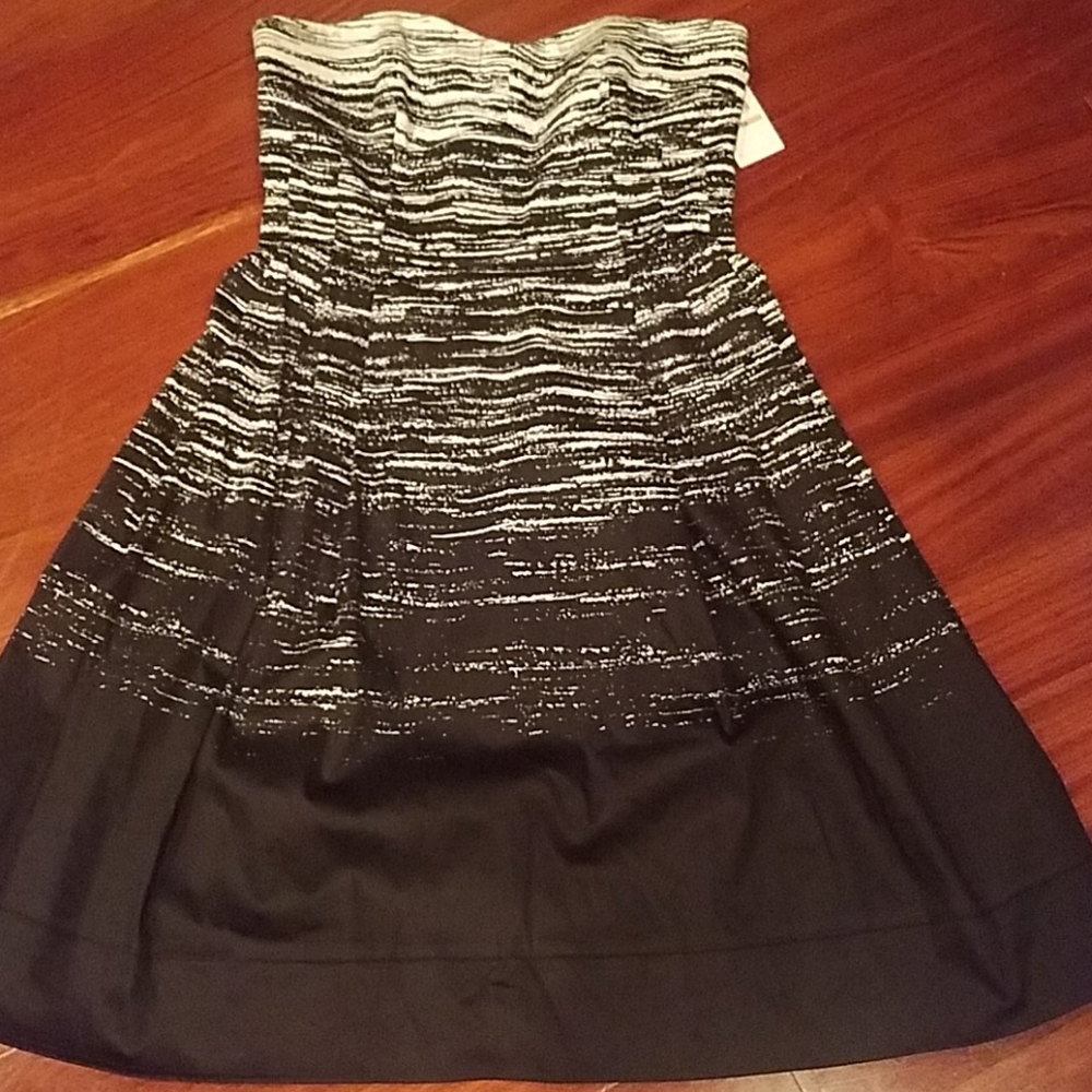 Calvin Klein Strapless Black & White with Pockets